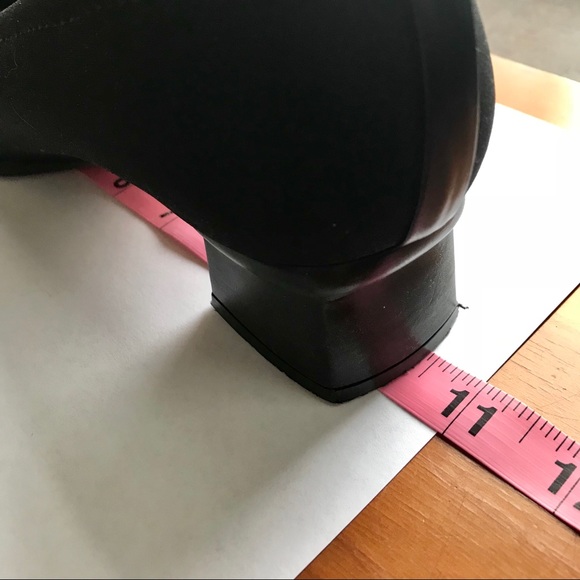 🆕 {STUART WEITZMAN} ‘Peau de Soie’ Classic Black Pump • Size 10.5 - Picture 3 of 10